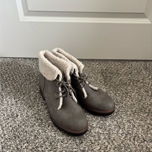 Women's Gray Shearling-Lined Boots